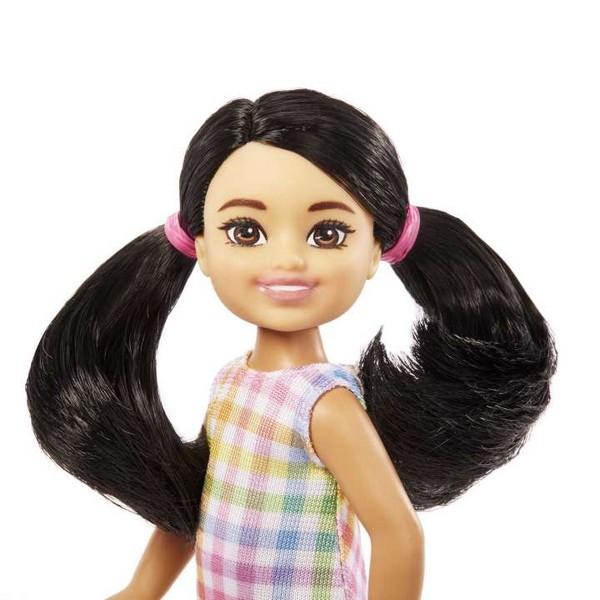 Barbie Chelsea Baba - Fekete Hajú Kockás Ruhában