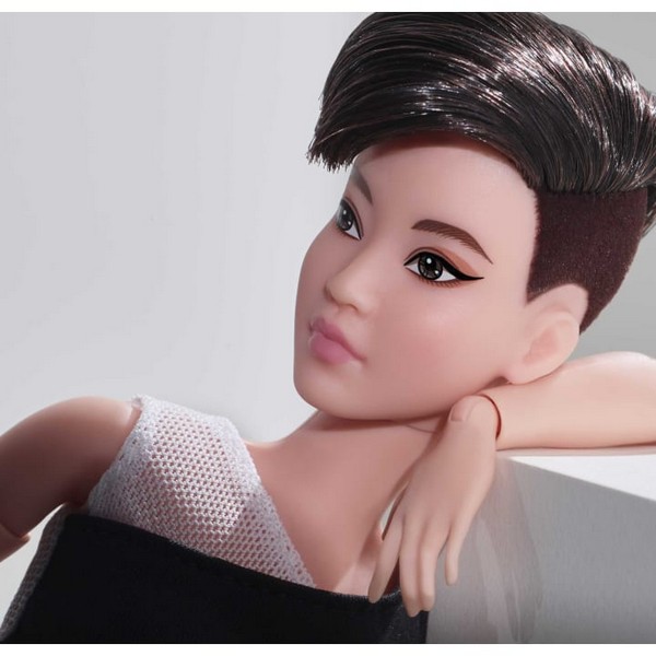 Barbie Fekete-Fehér Kollekció - Fekete Hajú Baba