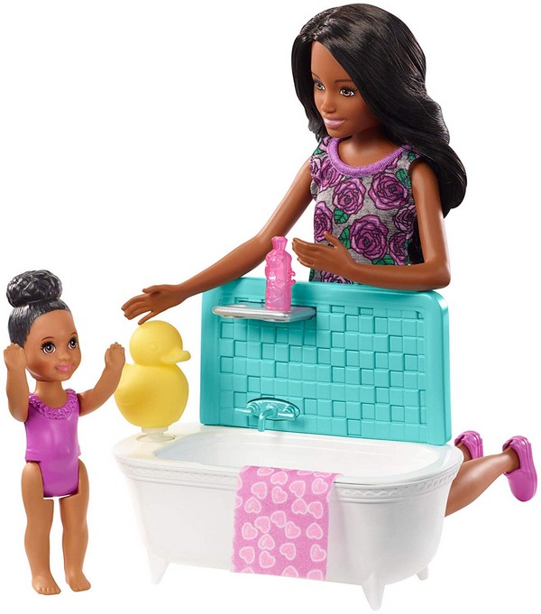 Barbie bébiszitter játékszett - Fürdetés fekete hajú babával