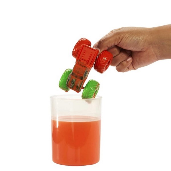 Hot Wheels Monster Trucks Color Reveal autó sárkészítővel