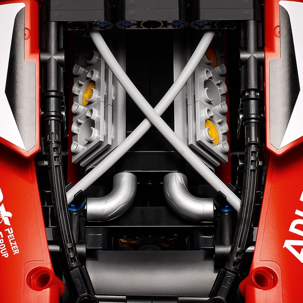 LEGO Technic 42125 Ferrari 488 GTE “AF Corse #51