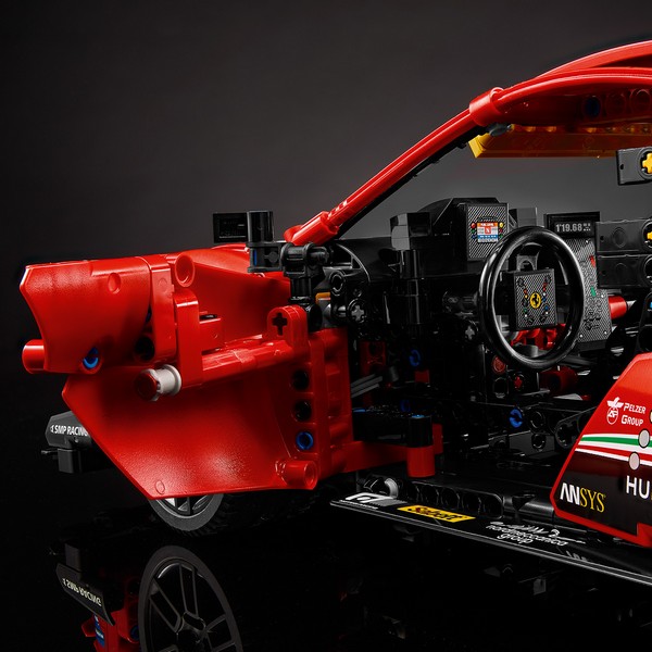 LEGO Technic 42125 Ferrari 488 GTE “AF Corse #51