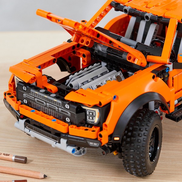 LEGO Technic 42126 Ford F-150 Raptor