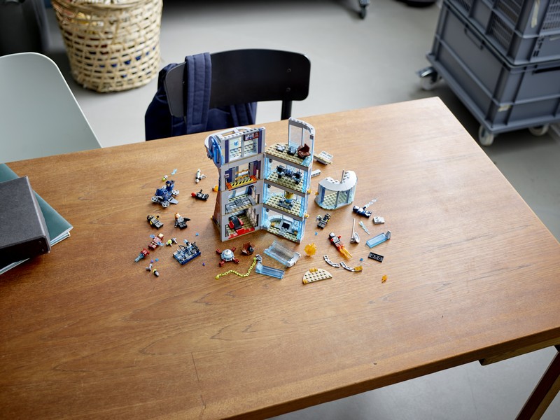 LEGO Super Heroes 76166 Bosszúállók Csata a toronynál
