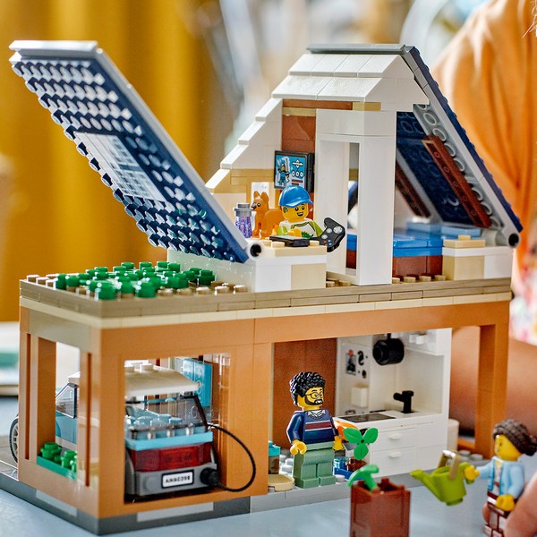 LEGO City 60398 Családi ház és elektromos autó