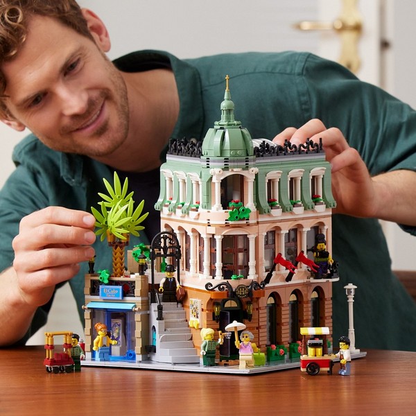 LEGO Creator 10297 Boutique Hotel