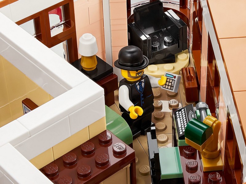 LEGO Creator 10297 Boutique Hotel
