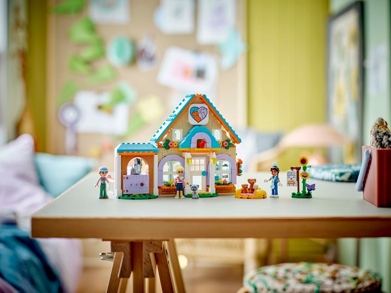 LEGO Friends 42651 Ló- És Állatkórház