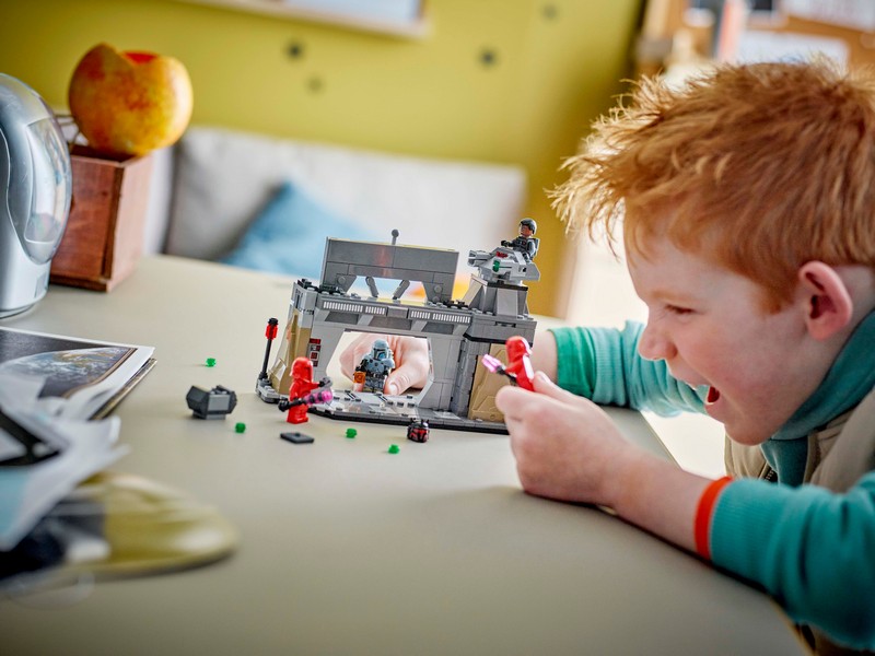 LEGO Star Wars 75386 Paz Vizsla™ és Moff Gideon™ csatája
