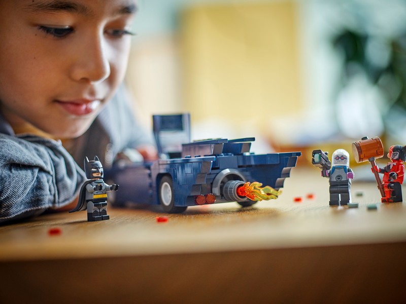 LEGO Super Heroes 76274 Batman™ és a Batmobile™ vs. Harley Quinn™ és Mr. Fr