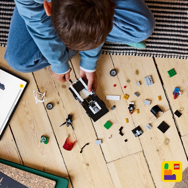 LEGO Super Heroes 76309 Pókember Vs. Venom Sportautója