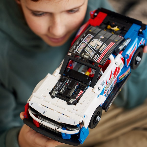 LEGO Technic 42153 NASCAR® Next Gen Chevrolet Camaro ZL1