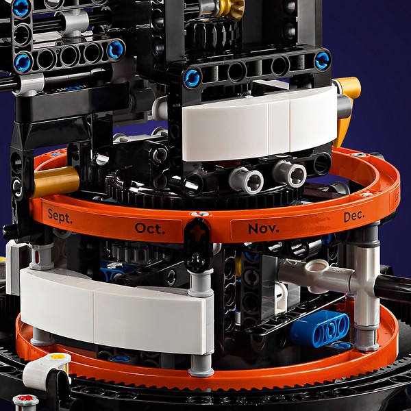 LEGO Technic 42179 A Föld És A Körülötte Keringő Hold