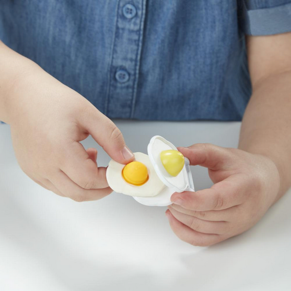 Play-Doh Cluck A Dee Színes Nyakú Csirke