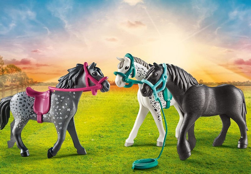 Playmobil 70999 Fréziai, knabstrupper és andalúziai lovak