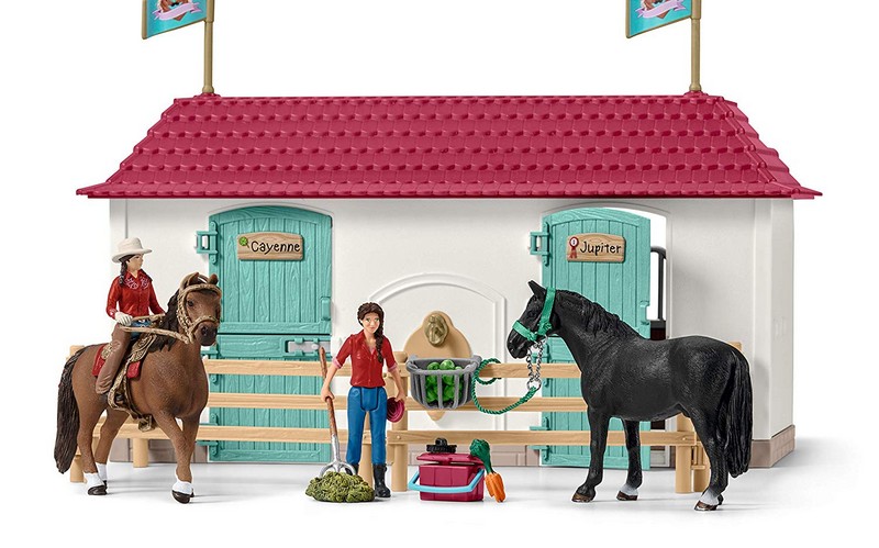 Schleich 42416 Nagy lovarda lakóházzal és istállóval