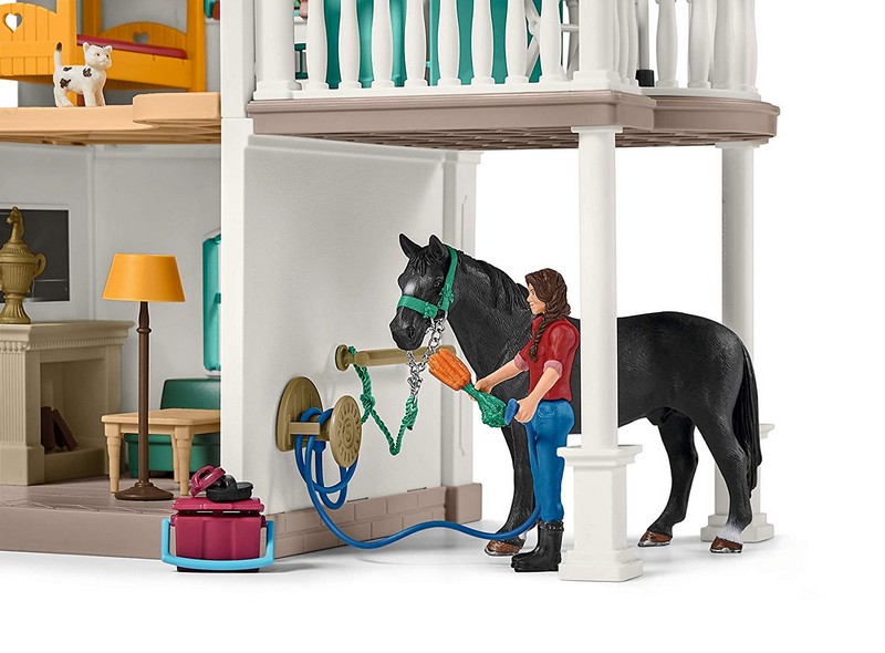 Schleich 42416 Nagy lovarda lakóházzal és istállóval