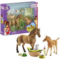 Schleich 42432 Horse Club Sarah Kis Állatai Ápoló Szettel